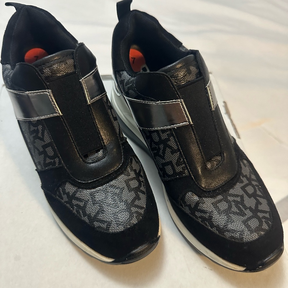 DKNY black and silver Sneakers like new
